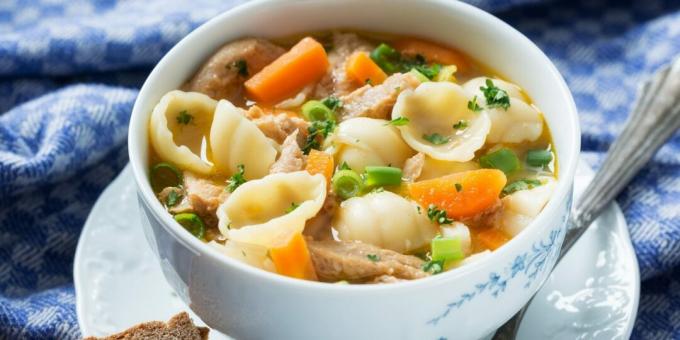 Sup dengan daging kedelai dan pasta