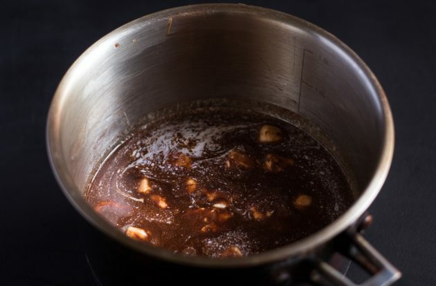 resep brownies coklat: lelehkan coklat dan mentega