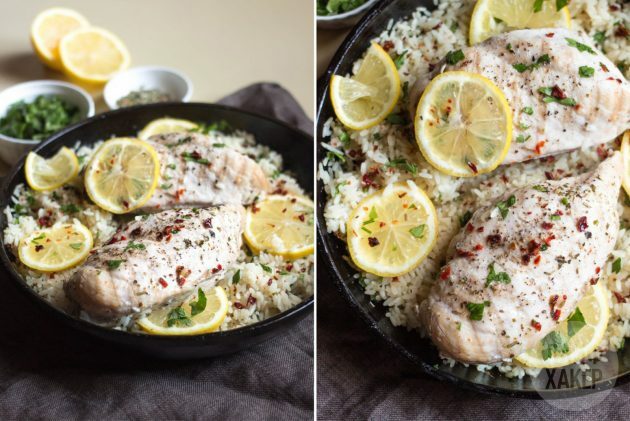 Cara memasak nasi ayam dalam wajan: hiasi hidangan yang sudah jadi dengan irisan lemon