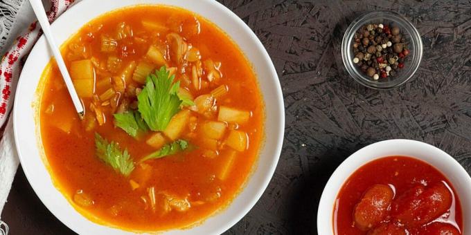 Sup dengan tuna kalengan dan tomat