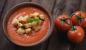Gazpacho terbuat dari tomat, mentimun dan paprika