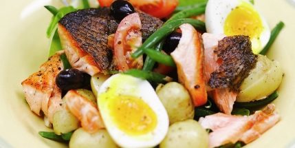Salad "Niçoise" dengan salmon