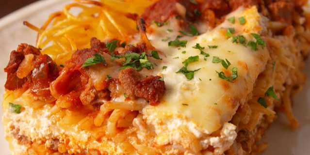 Daging sapi hidangan terbaik: lasagna spaghetti dengan daging sapi