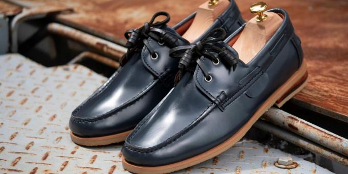 Cara merawat sepatu kulit: Jika sepatu atau sepatu bot Anda basah, segera keringkan