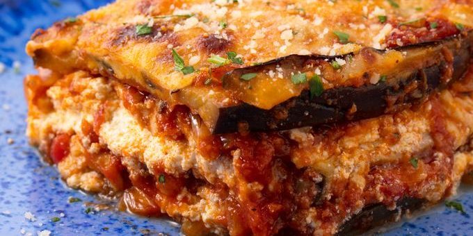 Terong dalam oven. lasagna sayuran dengan terong