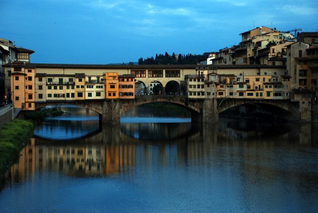 jembatan indah: Ponte Vecchio, Italia