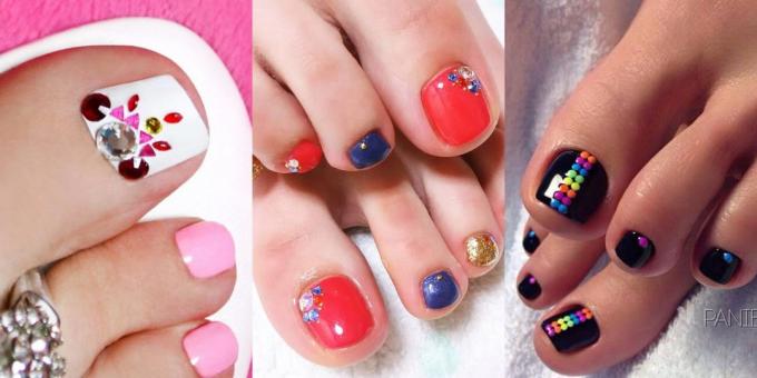 Trendi pedicure 2018: Permukaan elemen: batu dan rhinestones