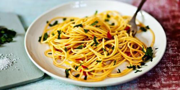 Spaghetti dengan bawang putih dan minyak