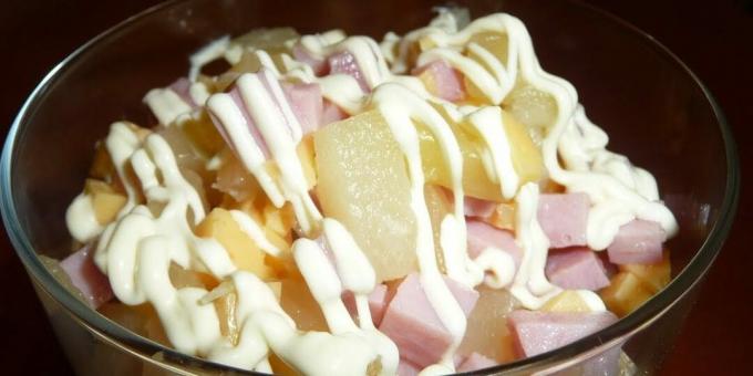 Ham, keju dan salad nanas: resep sederhana