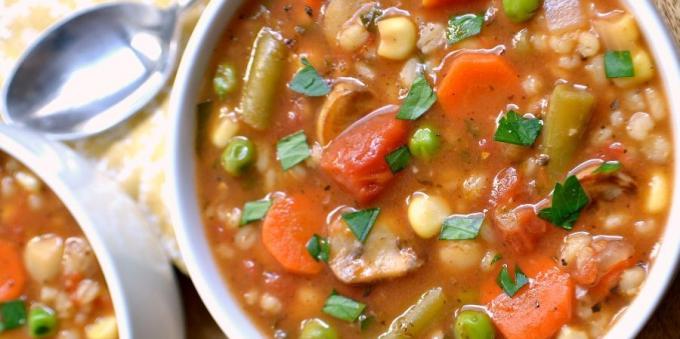sup sayuran: sup dengan barley, jamur dan buncis