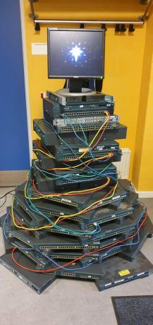 Pohon natal terbuat dari router