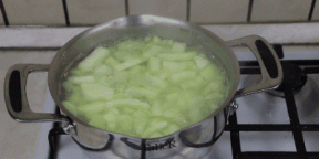 Bagaimana dan berapa banyak untuk memasak zucchini