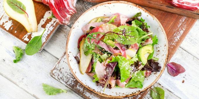 Salad dengan pir dan bacon