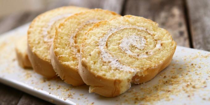 Sponge roll dengan susu kental manis dengan lemon dan krim: resep sederhana