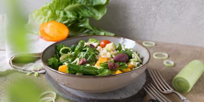 Salad ringan dengan daging krill dan sayuran