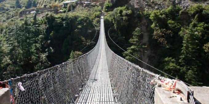 Jembatan paling menakutkan: jembatan gantung di Ghasa