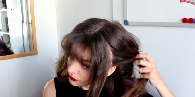 Gaya rambut dengan poni: bagian rambut yang terpisah