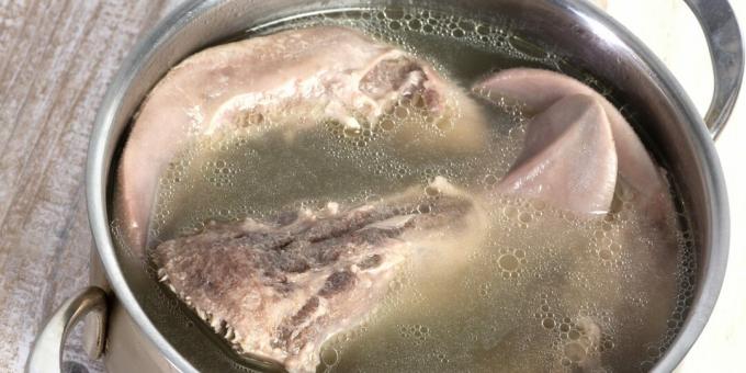 Bagaimana dan berapa banyak memasak lidah babi dalam panci