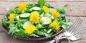 Salad dandelion dengan saus moster madu