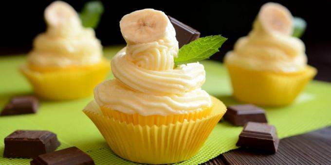 Cupcake pisang dengan krim vanila