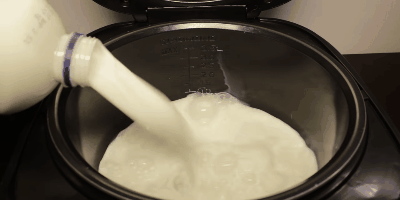 Cara membuat susu panggang di multivarka