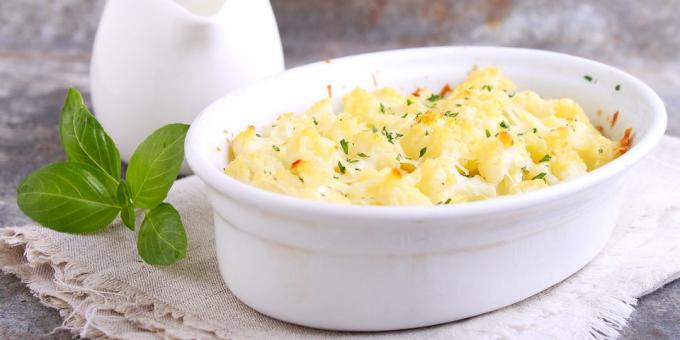 Kembang kol dalam oven dengan krim asam, mayones dan telur: resep terbaik