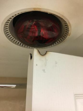 lampu berbahaya di kamar mandi