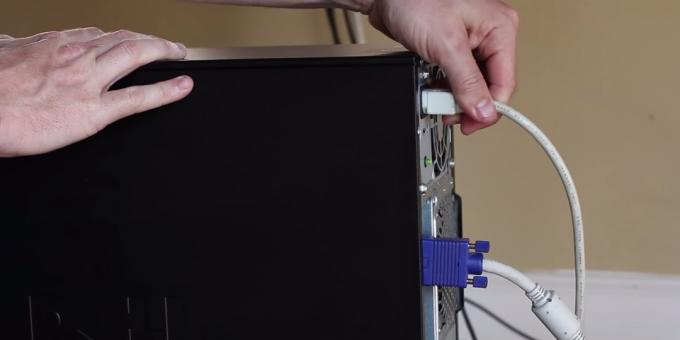 Cara menyambungkan SSD ke komputer desktop: Matikan dan cabut kabel