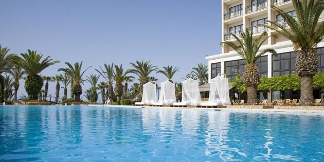 Hotel untuk keluarga dengan anak-anak: Sandy Beach 4 *, Larnaca, Siprus
