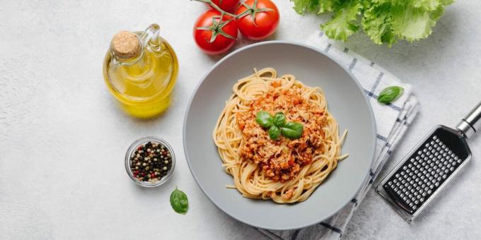 Pasta Bolognese dengan ayam cincang