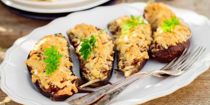 Terong goreng dengan keju dan basil