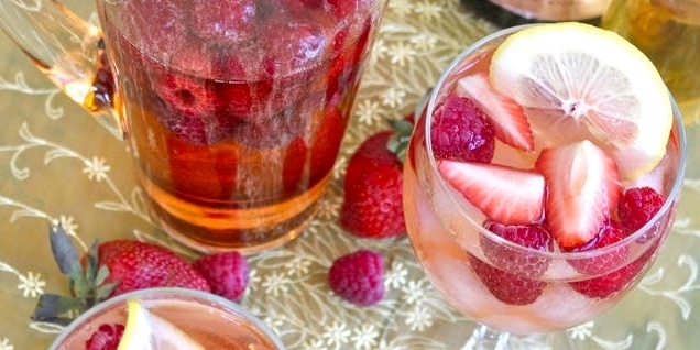 Resep dengan stroberi: Refreshing strawberry sangria