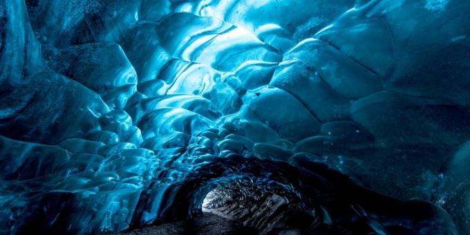 Tempat luar biasa indah: es gua Mendenhall, Alaska