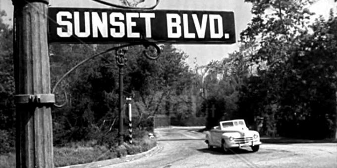 judul film, mengubah arti dari terjemahan: Sunset Blvd - «Sunset Boulevard»