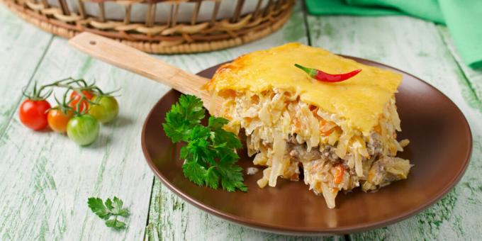 Casserole kubis dengan daging babi