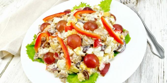 Salad dengan anggur, paprika dan keju: resep sederhana