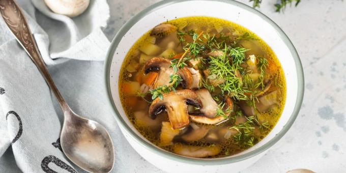 Sup jamur sederhana dengan jelai