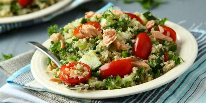 Tabbouleh dengan quinoa dan ikan merah