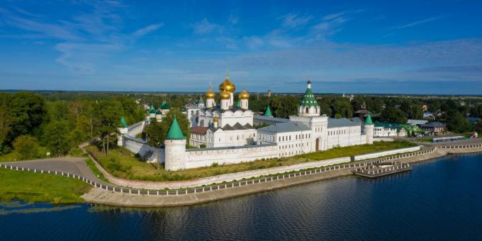 Pemandangan Kostroma: Biara Holy Trinity Ipatiev