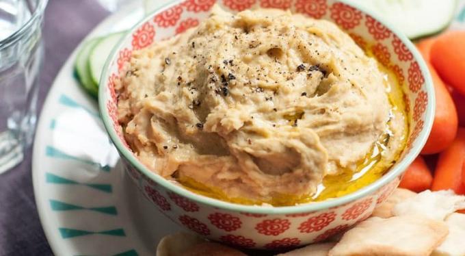 camilan berguna: Hummus