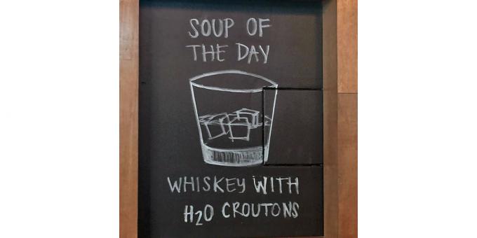 Bar dan restoran: sup hari dengan wiski