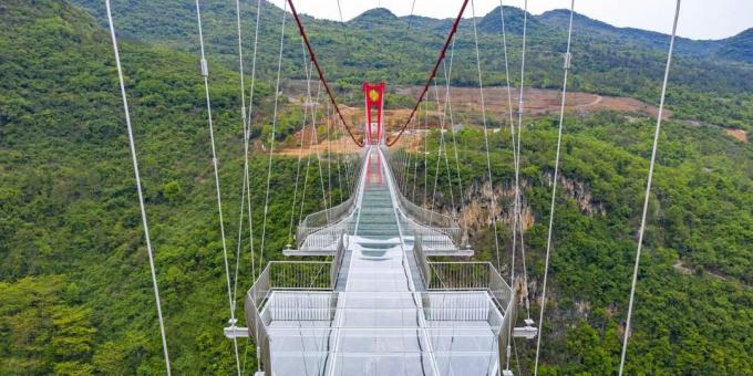Jembatan paling menakutkan: Jembatan Kaca Tiga Ngarai Huangchuan