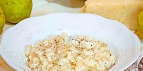 Resep untuk risotto dengan pir dan keju biru