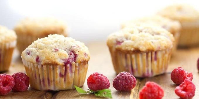 Muffin dengan raspberry dan kacang-kacangan