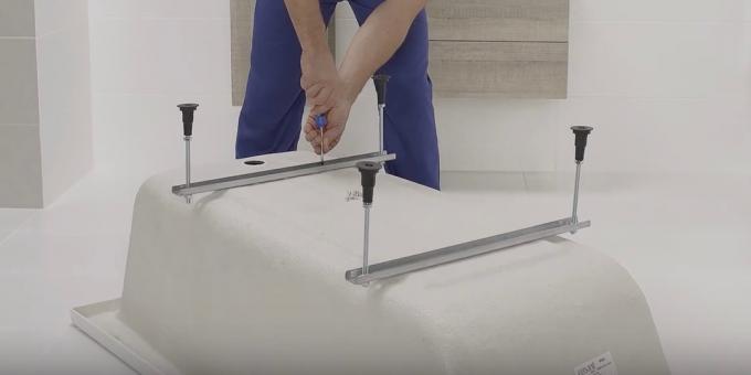 Instalasi mandi: bagaimana untuk me-mount kaki mandi akrilik