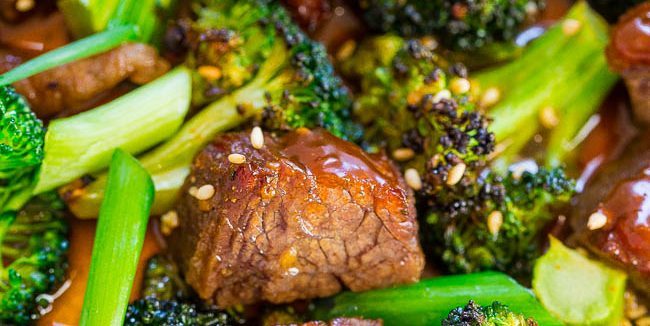 Cara memasak daging sapi di oven: daging sapi dengan brokoli dalam kecap dengan madu dan jahe
