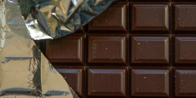 Makanan apa yang mengandung zat besi: cokelat hitam