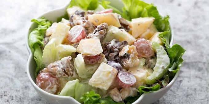 Resep dengan apel: Salad dengan apel, anggur dan seledri