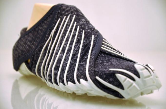 Sneakers Vibram Furoshiki lipat menjadi tabung