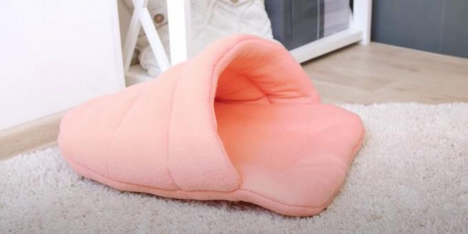 Cara menjahit tempat tidur kain berbentuk sandal untuk kucing